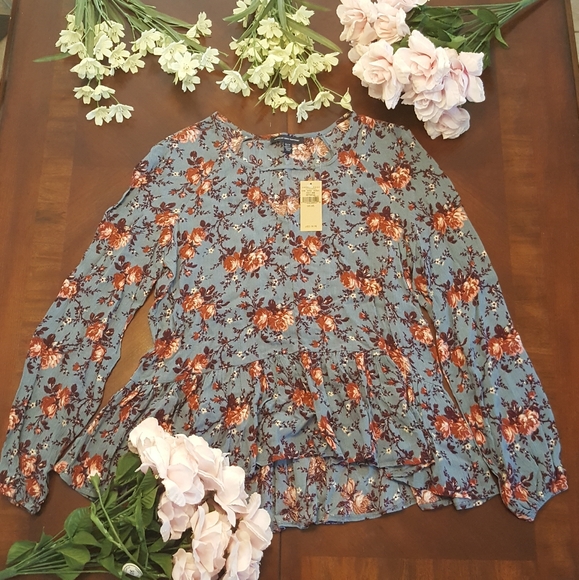 AMERICAN EAGLE Light blue and Red Blouse - Picture 2 of 6